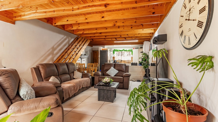 3 Bedroom Property for Sale in Bardene Gauteng