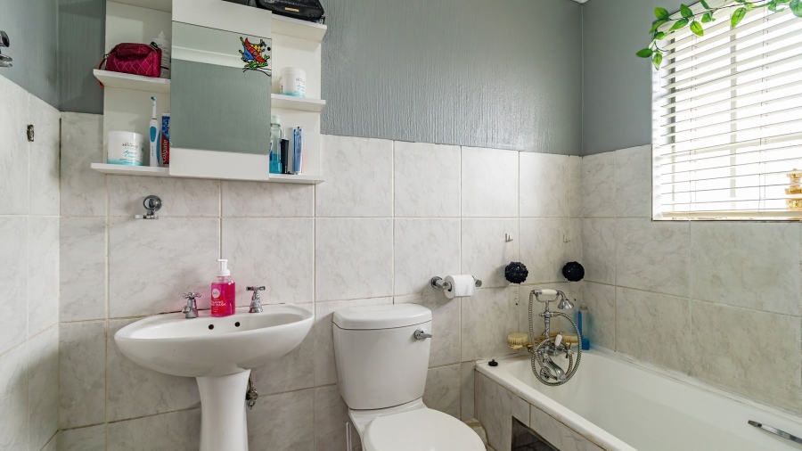 3 Bedroom Property for Sale in Bardene Gauteng