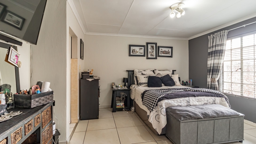 3 Bedroom Property for Sale in Bardene Gauteng