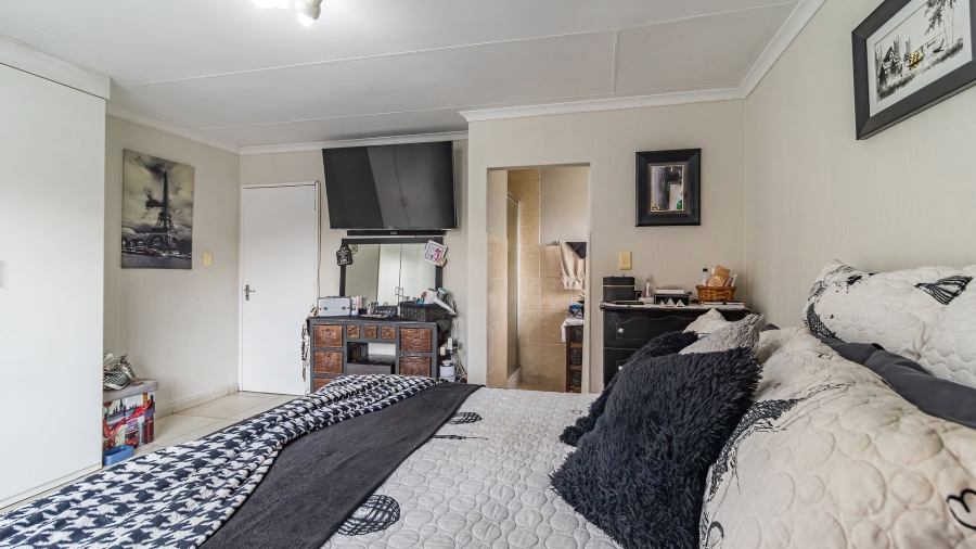 3 Bedroom Property for Sale in Bardene Gauteng