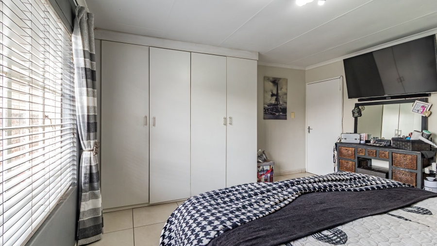 3 Bedroom Property for Sale in Bardene Gauteng