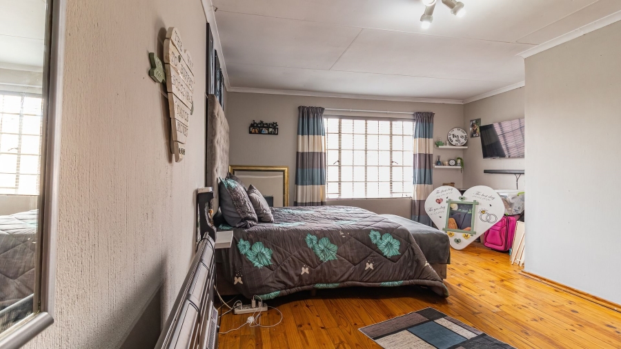 3 Bedroom Property for Sale in Bardene Gauteng
