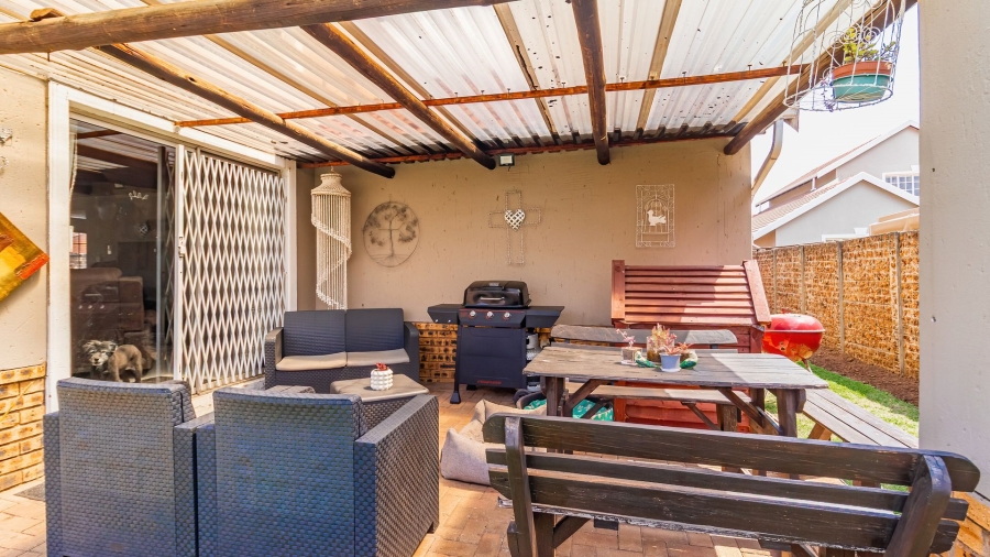 3 Bedroom Property for Sale in Bardene Gauteng
