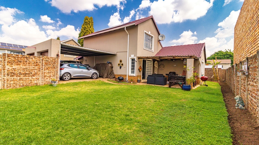 3 Bedroom Property for Sale in Bardene Gauteng