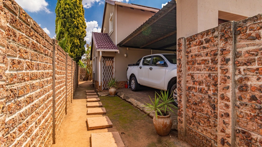 3 Bedroom Property for Sale in Bardene Gauteng