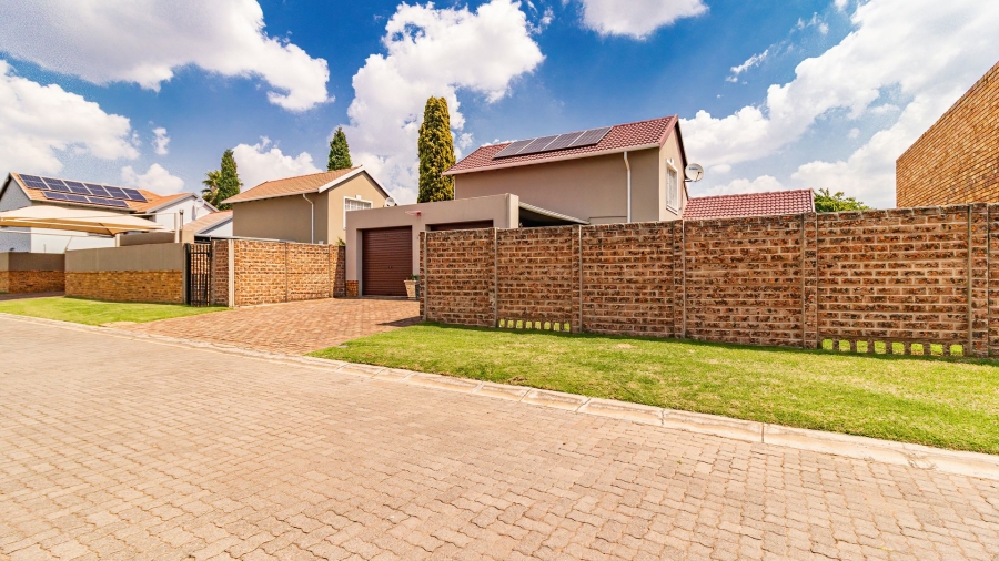 3 Bedroom Property for Sale in Bardene Gauteng