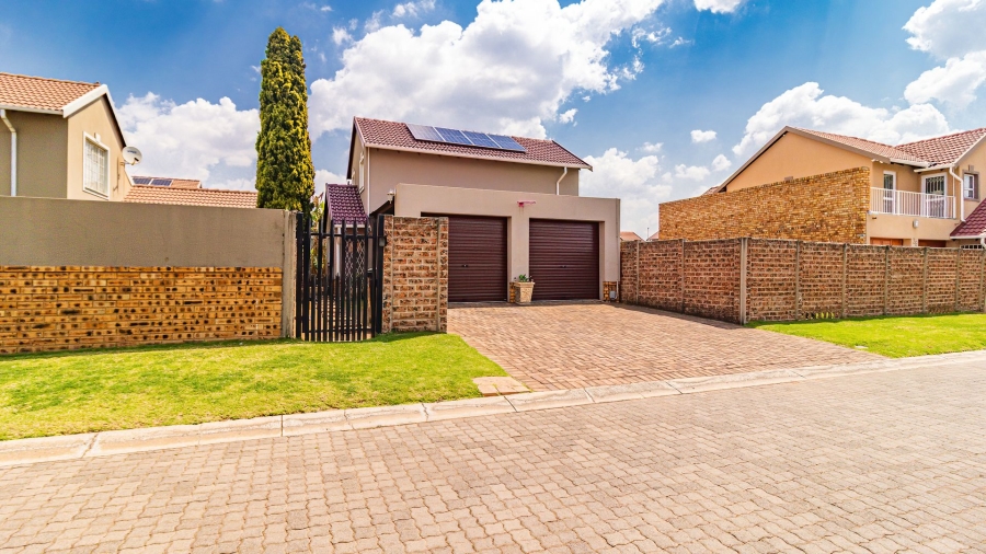 3 Bedroom Property for Sale in Bardene Gauteng