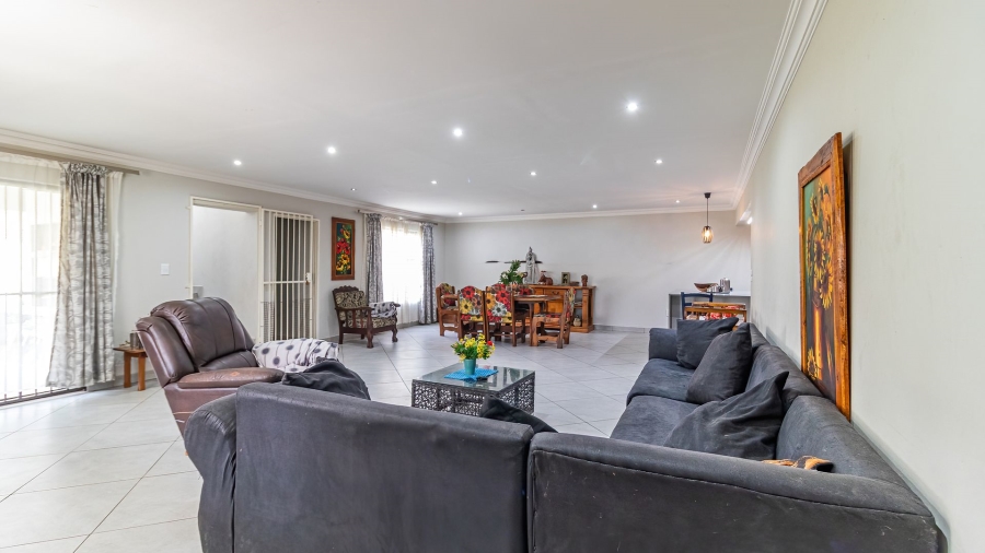 5 Bedroom Property for Sale in Freeway Park Gauteng