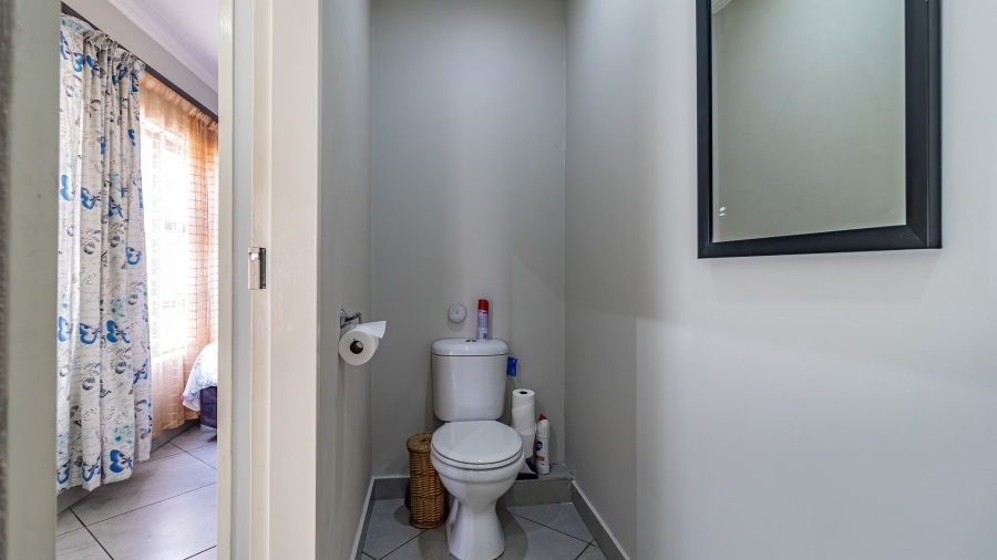 5 Bedroom Property for Sale in Freeway Park Gauteng