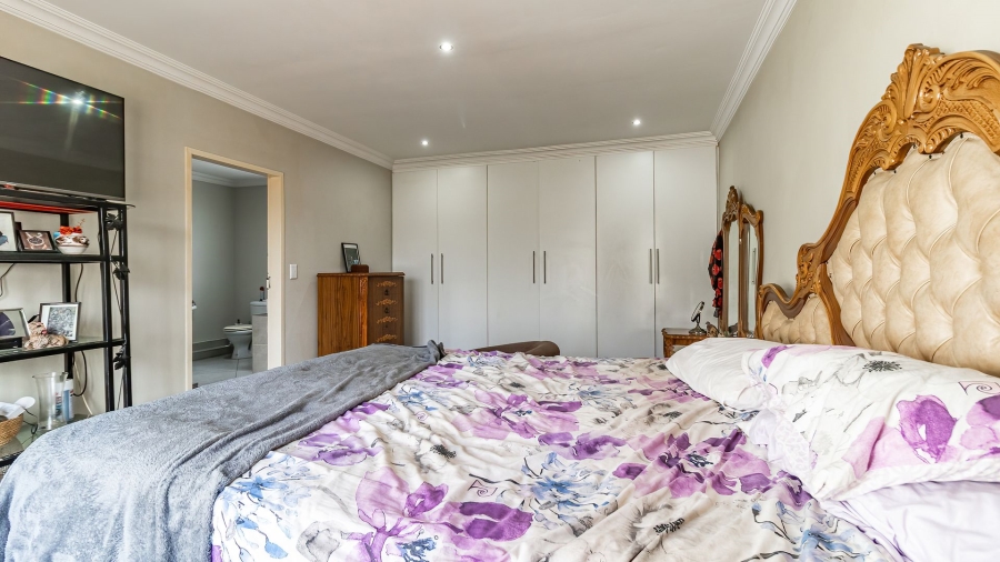5 Bedroom Property for Sale in Freeway Park Gauteng