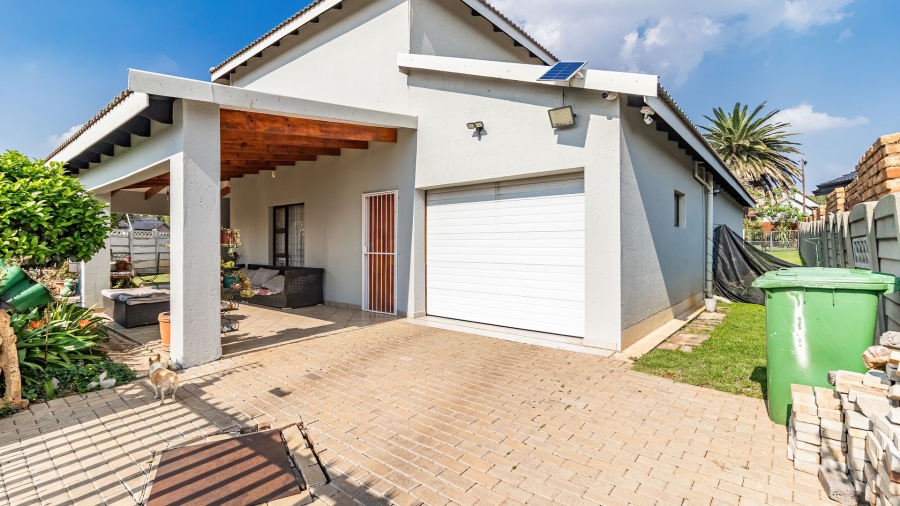 5 Bedroom Property for Sale in Freeway Park Gauteng