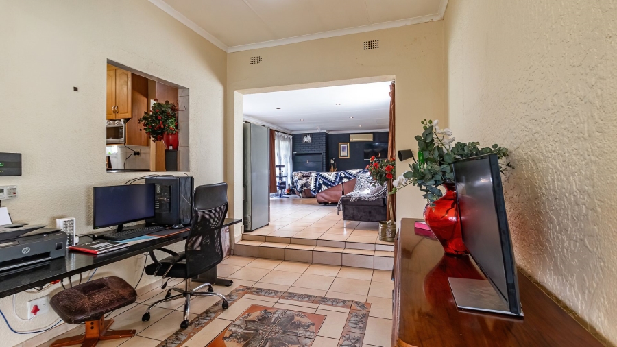 5 Bedroom Property for Sale in Freeway Park Gauteng