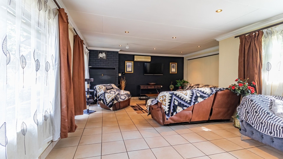 5 Bedroom Property for Sale in Freeway Park Gauteng