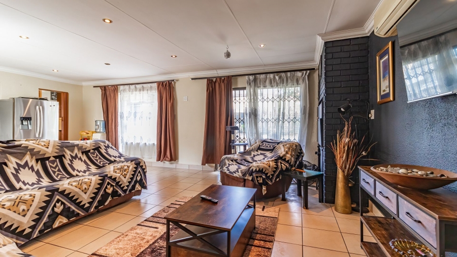5 Bedroom Property for Sale in Freeway Park Gauteng