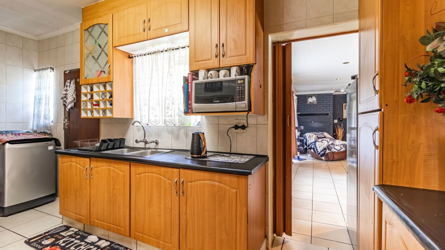 5 Bedroom Property for Sale in Freeway Park Gauteng
