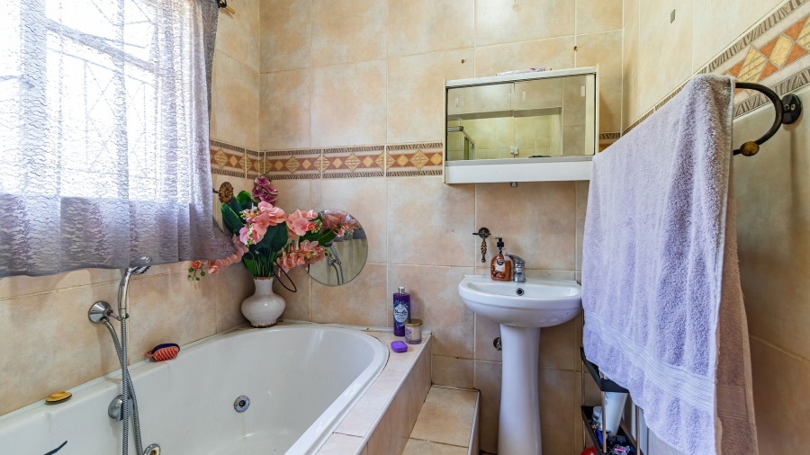 5 Bedroom Property for Sale in Freeway Park Gauteng