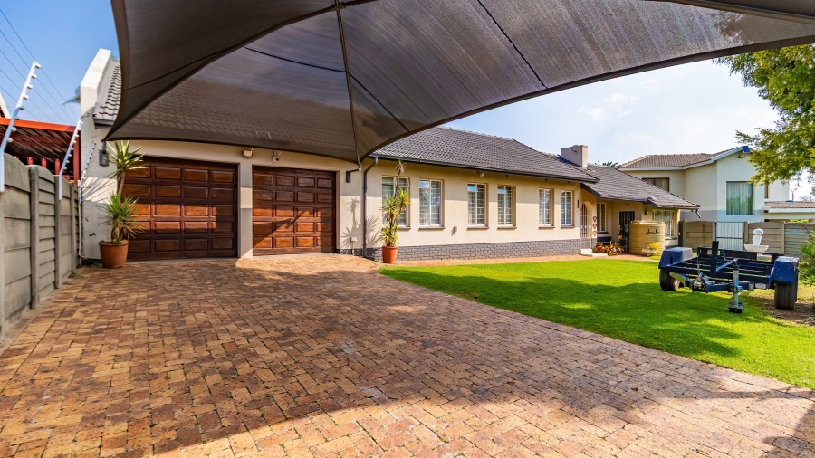 5 Bedroom Property for Sale in Freeway Park Gauteng