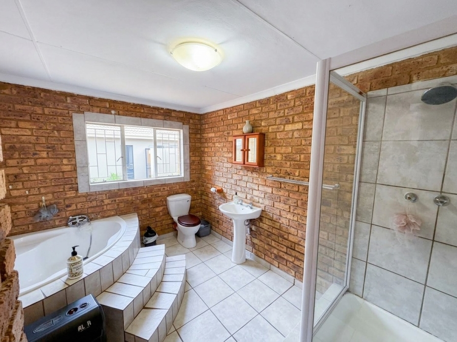 3 Bedroom Property for Sale in Sunward Park Gauteng