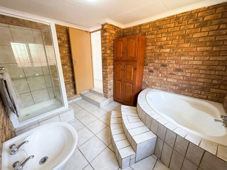 3 Bedroom Property for Sale in Sunward Park Gauteng