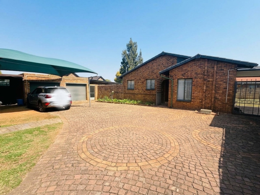3 Bedroom Property for Sale in Sunward Park Gauteng