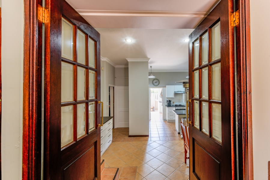 3 Bedroom Property for Sale in Faerie Glen Gauteng