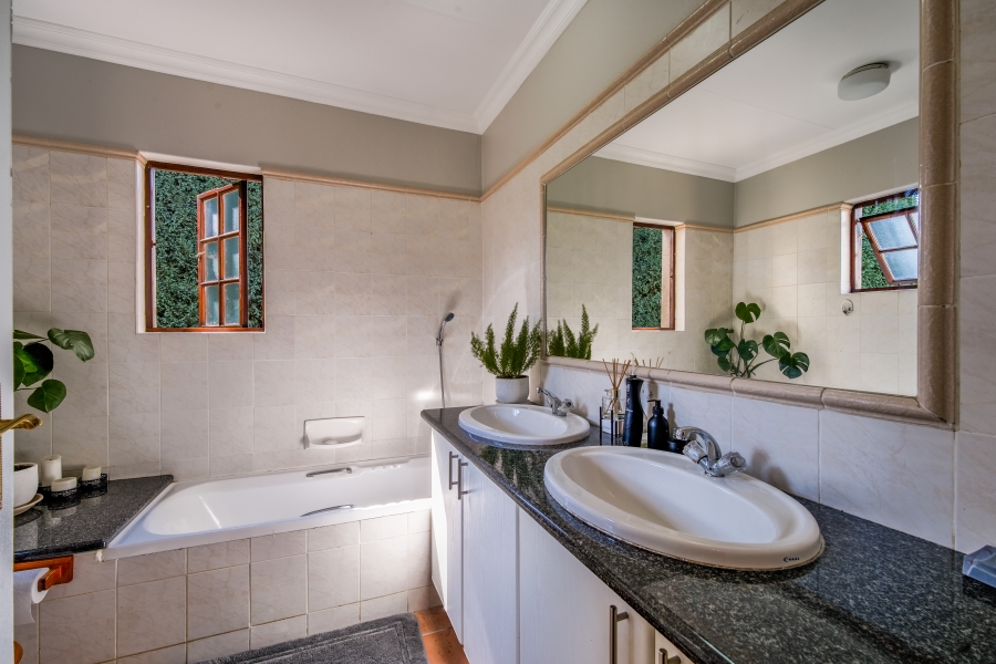 3 Bedroom Property for Sale in Faerie Glen Gauteng