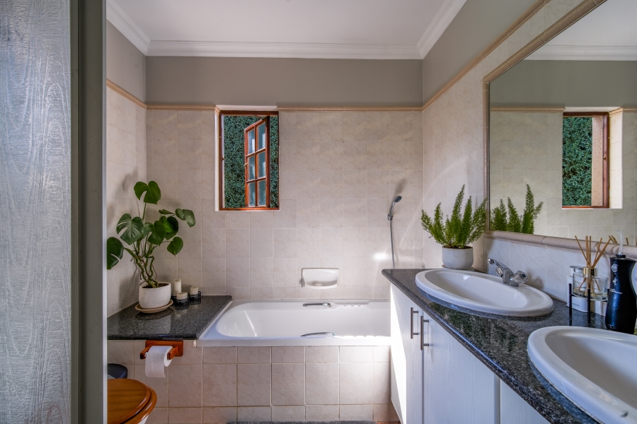 3 Bedroom Property for Sale in Faerie Glen Gauteng