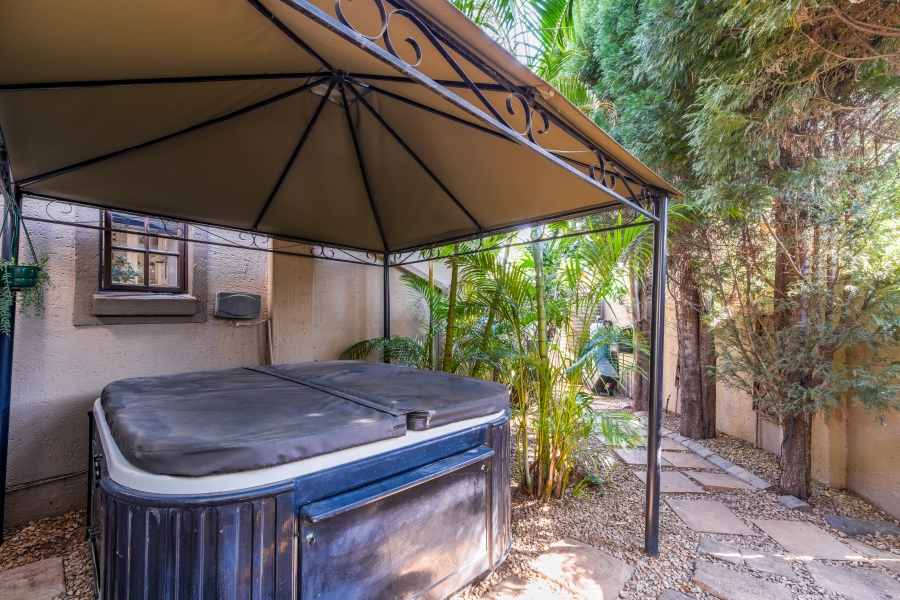 3 Bedroom Property for Sale in Faerie Glen Gauteng