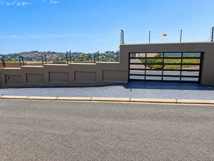 4 Bedroom Property for Sale in Bassonia Gauteng