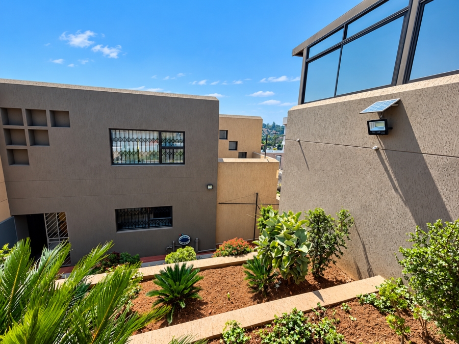 4 Bedroom Property for Sale in Bassonia Gauteng