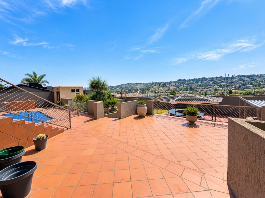 4 Bedroom Property for Sale in Bassonia Gauteng
