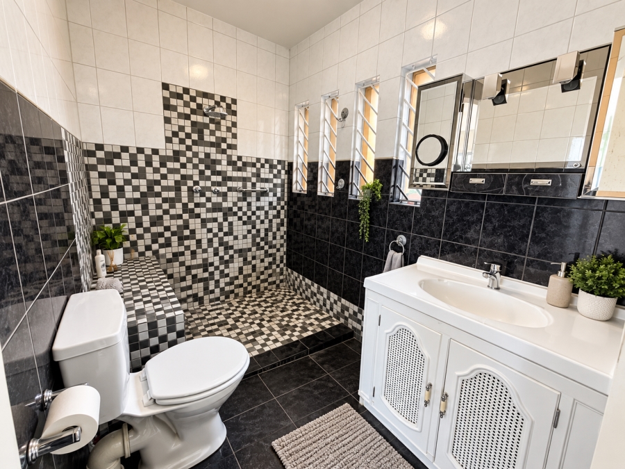 4 Bedroom Property for Sale in Bassonia Gauteng
