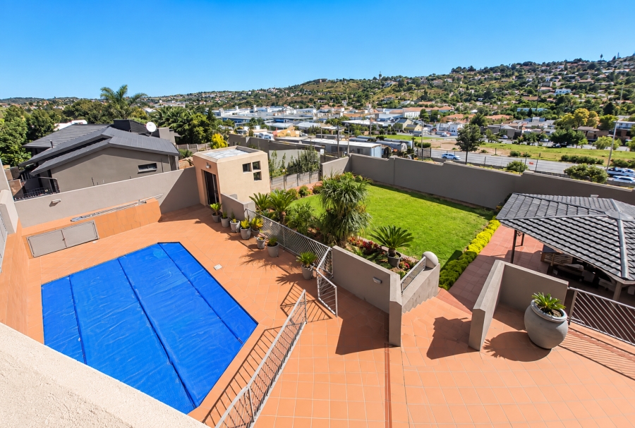 4 Bedroom Property for Sale in Bassonia Gauteng