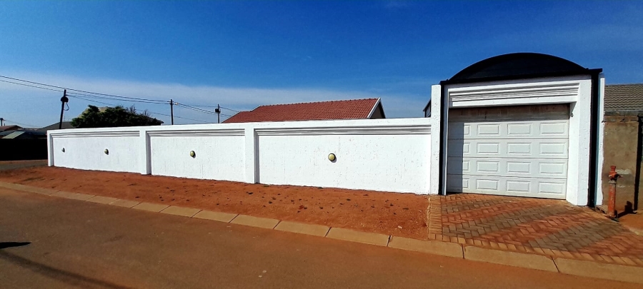 To Let 3 Bedroom Property for Rent in Protea Glen Gauteng
