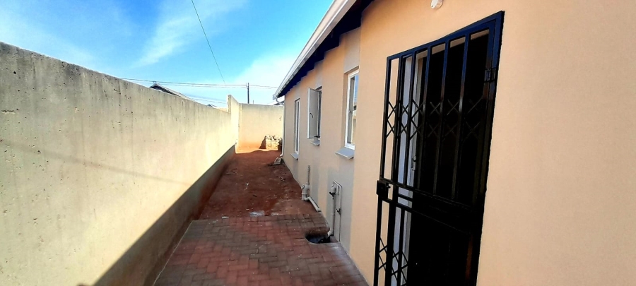 To Let 3 Bedroom Property for Rent in Protea Glen Gauteng