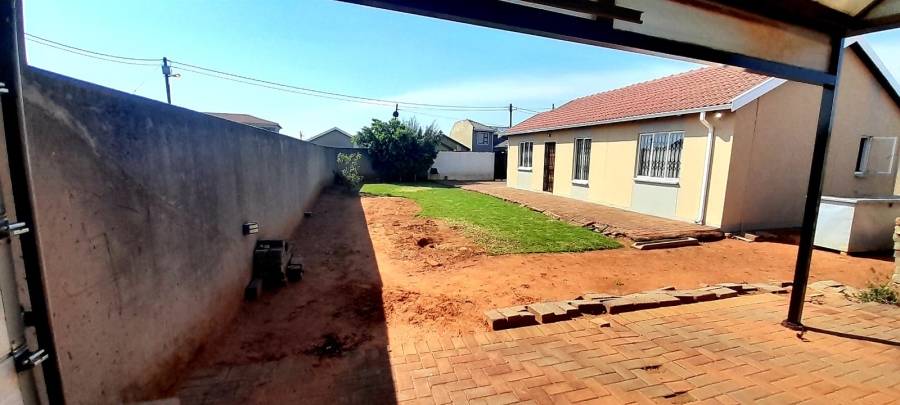 To Let 3 Bedroom Property for Rent in Protea Glen Gauteng