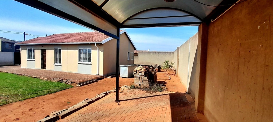 To Let 3 Bedroom Property for Rent in Protea Glen Gauteng