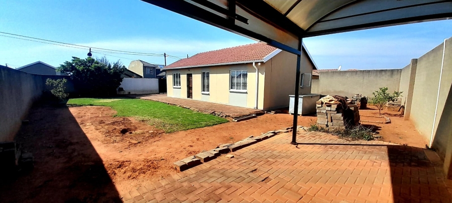 To Let 3 Bedroom Property for Rent in Protea Glen Gauteng