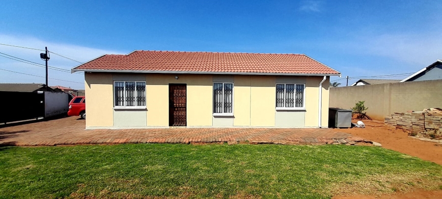 To Let 3 Bedroom Property for Rent in Protea Glen Gauteng