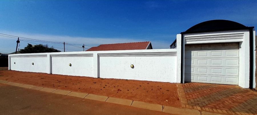 To Let 3 Bedroom Property for Rent in Protea Glen Gauteng