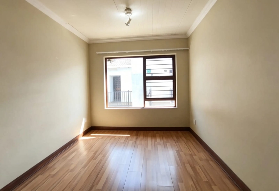 To Let 2 Bedroom Property for Rent in Waverley Gauteng