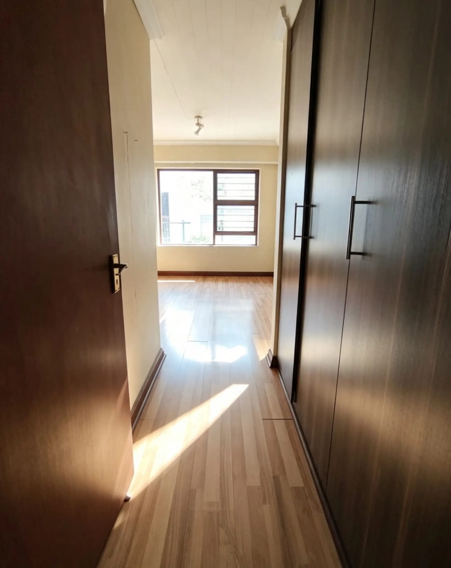 To Let 2 Bedroom Property for Rent in Waverley Gauteng