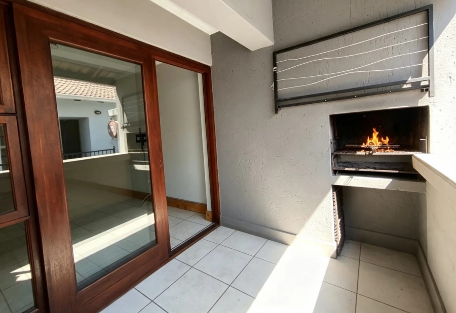 To Let 2 Bedroom Property for Rent in Waverley Gauteng