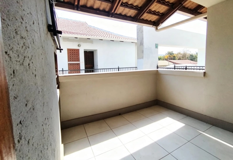 To Let 2 Bedroom Property for Rent in Waverley Gauteng