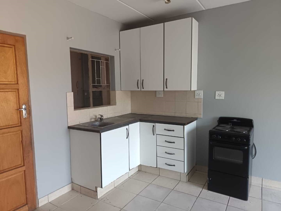 1 Bedroom Property for Sale in Vanderbijlpark CW 5 Gauteng