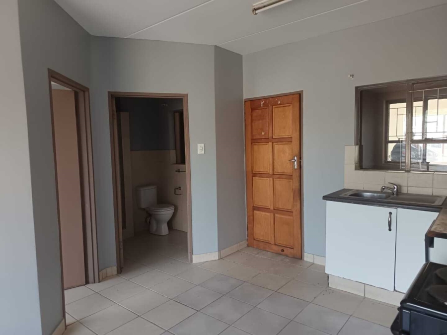 1 Bedroom Property for Sale in Vanderbijlpark CW 5 Gauteng