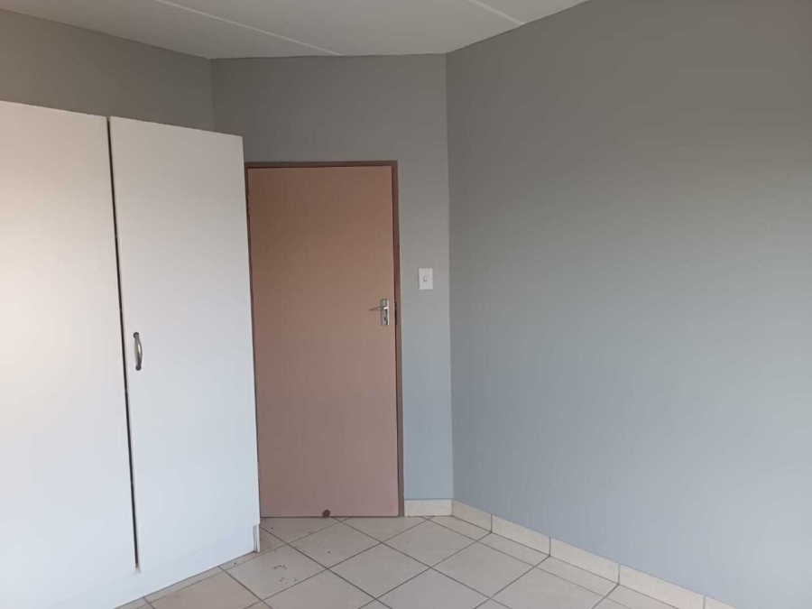 1 Bedroom Property for Sale in Vanderbijlpark CW 5 Gauteng