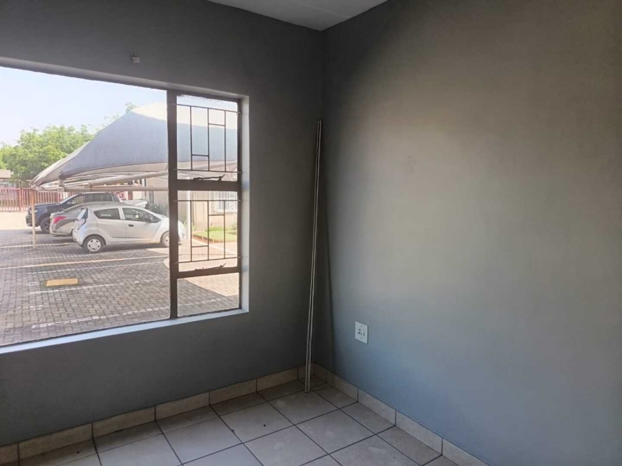 1 Bedroom Property for Sale in Vanderbijlpark CW 5 Gauteng