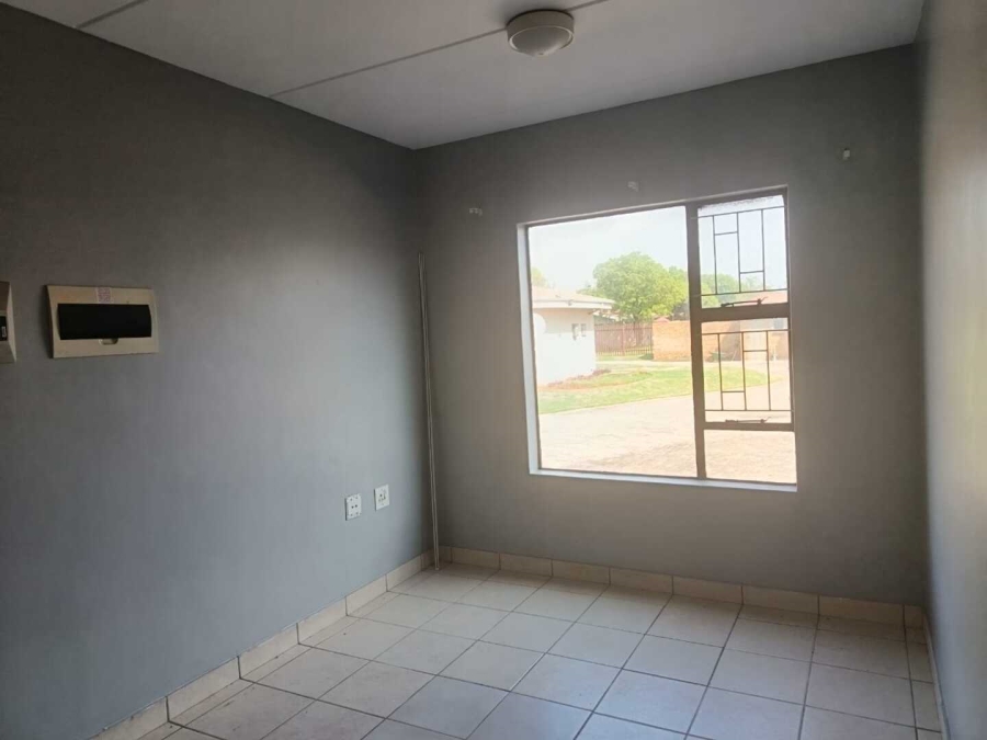 1 Bedroom Property for Sale in Vanderbijlpark CW 5 Gauteng