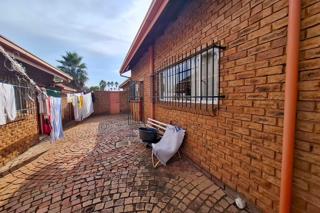 3 Bedroom Property for Sale in Andeon AH Gauteng